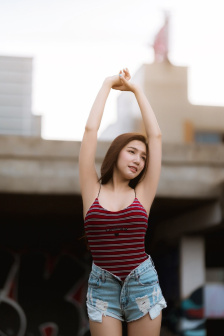 在逃生游戏里挨C海棠小说